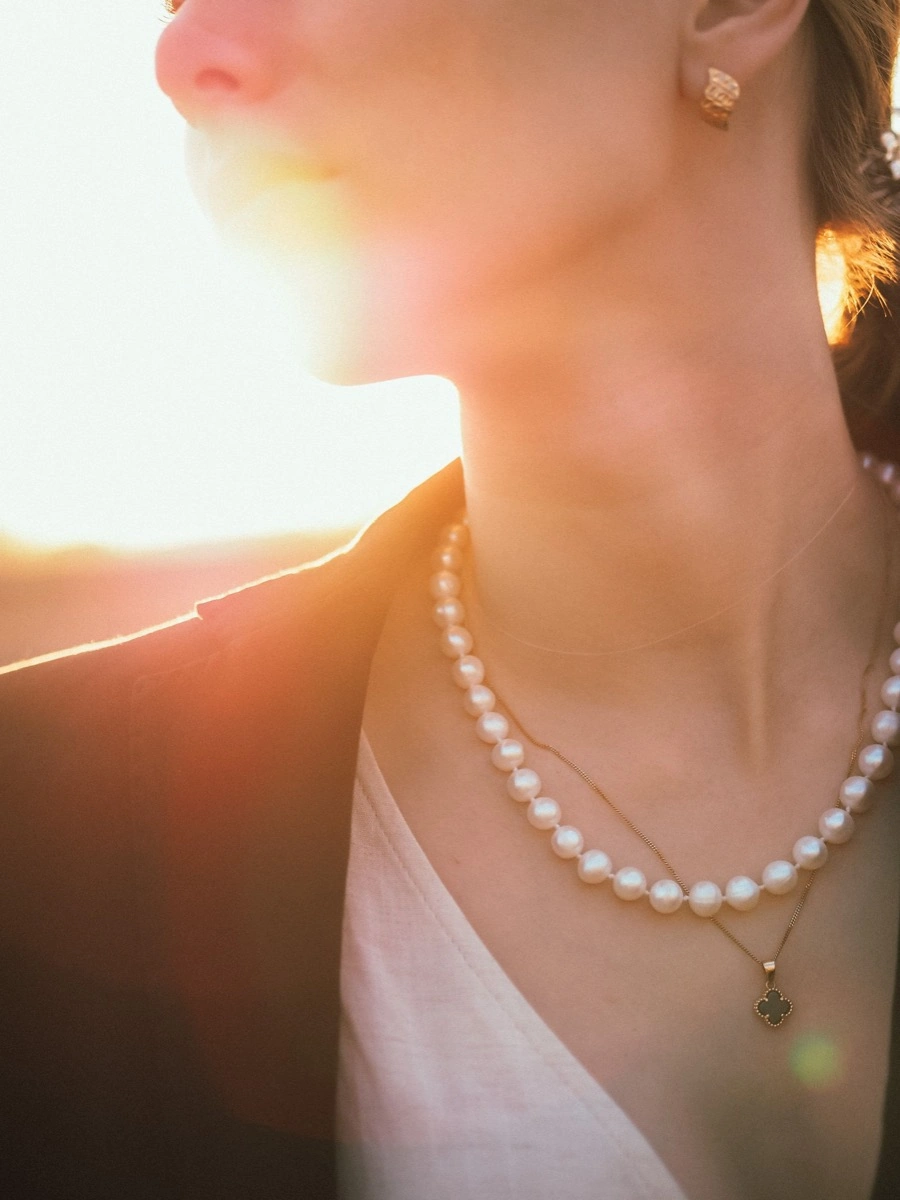 Collar de perlas con dije